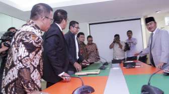 Panitia Khusus Angket KPK bertemu dengan Ketua Umum Ikatan Cendikiawan Muslim Indonesia (ICMI) Prof. Jimly Asshidique di kawasan Menteng, Jakarta, Kamis (7/9). 