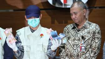 Konferensi pers OTT Hakim Tipikor Bengkulu di gedung KPK, Jakarta, Kamis (7/9). 