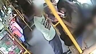Lakukan Sesuatu pada Kaki Gadis di Busway, Lihat Nasib Lelaki Ini