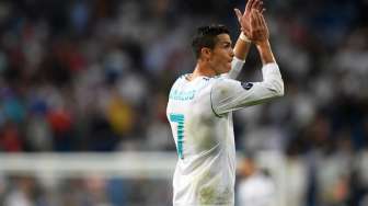 Punggawa Real Madrid Cristiano Ronaldo beraksi saat menghadapi APOEL Nicosia di laga perdana Madrid di Liga Champions 2017/18. Ini merupakan pertandingan pertama Ronaldo menyusul larangan berlaga di empat pertandingan La Liga [AFP]