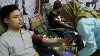 Donor darah di LTC Glodok, Jakarta, Sabtu (16/9).