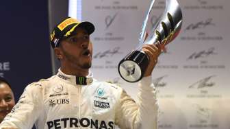 Vettel Terlibat Kecelakaan, Hamilton Juarai GP Singapura