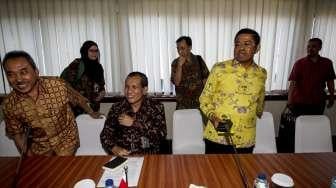 Deputi Pencegahan Komisi Pemberantasan Korupsi (KPK), Pahala Nainggolan, saat bertemu Sekjen DPP Partai Golkar Idrus Marham, beserta sejumlah pengurus Golkar, di Jakarta, Senin (18/9/2017), membahas sejumlah isu strategis. [Suara.com/Kurniawan Mas'ud]