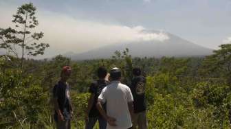 11 Ribu Warga Sekitar Gunung Agung Mengungsi