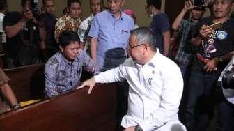 Mendes Eko Putro Sandjojo hadir di sidang kasus suap auditor BPK terkait pemberian opini WTP laporan keuangan Kemendes PDTT 2016 dengan terdakwa Sugito dan Jarot Budi Prabowo, di Pengadilan Tipikor, Jakarta, Rabu (20/9/2017). [Suara.com/Oke Atmaja]