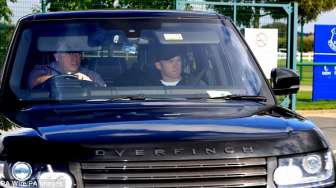 Wayne Rooney Terlihat Duduk Manis di Range Rover Usai SIM Dicabut