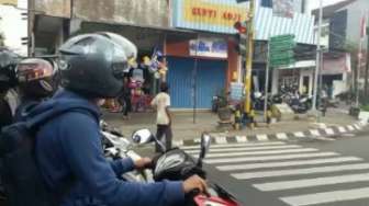 Mondar-mandir di Dekat Pesantren, Orang Gila Nyaris Diamuk Massa