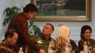 Presiden Joko Widodo dan Wakil Presiden Jusuf Kalla memimpin rapat terbatas di Kantor Kepresidenan, Jakarta, Kamis (28/9).