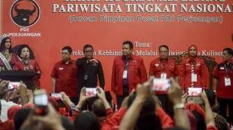 Salah satu sesi acara dalam Rapat Koordinasi DPP PDIP Bidang Pariwisata yang bertema 'Merekatkan Kebhinekaan Melalui Pariwisata' di Jakarta, Sabtu (30/9/2017). [Suara.com/Kurniawan Mas'ud]