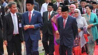 Presiden Joko Widodo menjadi inspektur upacara dalam upacara Hari Kesaktian Pancasila di Halaman Monumen Pancasila Sakti, Kompleks Lubang Buaya, Jakarta Timur, Minggu (1/10/2017).