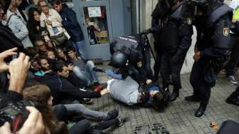 Referendum Kemerdekaan Barcelona, Polisi Spanyol Tembaki Warga