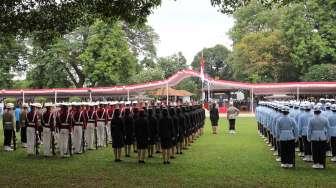 Presiden Joko Widodo menjadi inspektur upacara dalam upacara Hari Kesaktian Pancasila di Halaman Monumen Pancasila Sakti, Kompleks Lubang Buaya, Jakarta Timur, Minggu (1/10/2017).