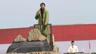 Pasukan TNI melakukan parade Jenderal Sudirman, di Dermaga Indah Kiat, Merak, Banten, Selasa (3/9)