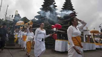 Terungkap, Ini Alasan Mengapa Wanita Bali Menguncir Rambut saat ke Pura