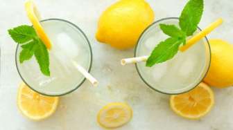 4 Manfaat Mengonsumsi Air Lemon, Termasuk Turunkan Berat Badan!