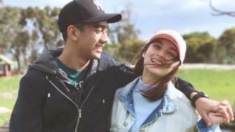 Unggah Foto Dirangkul Daffa, Caption Chelsea Islan Bikin Baper