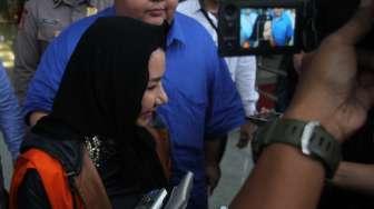 Bupati (nonaktif) Kutai Kartanegara Rita Widyasari usai menjalani pemeriksaan di gedung KPK, Jakarta, Selasa (10/10).
