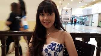Syuting "Om Jin Pengen Cantik", Rere Naik Gunung, Jalanan Becek