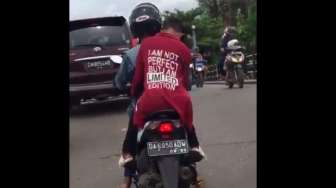 Naik Motor Pakai High Heels,  Lelaki Ini Viral Seketika