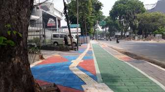 Lucunya, Ada Trotoar Warna-Warni di Petojo Jakarta