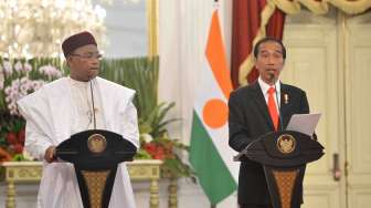 Presiden Joko Widodo menerima kunjugan kenegaraan Presiden Republik Niger Issoufou Mahamadou di Istana Merdeka, Jakarta, Senin (16/10).