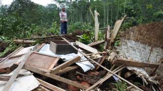 Belasan Rumah di Banyumas Rusak Akibat Longsor