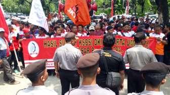 Hari Kedua Menjabat, Giliran Buruh Demo Tuntut Janji Anies-Sandi