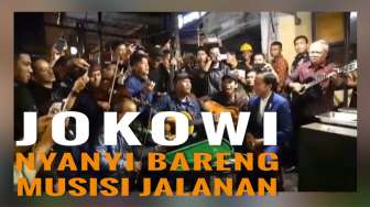 Lihat! Jokowi Ngamen, Nyanyi dan Joget Bareng Musisi Jalanan