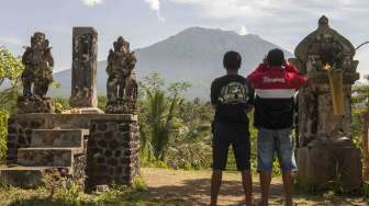 Demi Ekonomi, Gubernur Bali Minta Status Gunung Agung Diturunkan