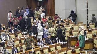 Rapat paripurna DPR pengambilan keputusan terhadap RUU tentang Penetapan Perppu Ormas Nomor 2 Tahun 2017 tentang Ormas menjadi undang-undang di gedung Nusantara II DPR RI, Senayan, Jakarta, Selasa (24/10).