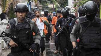 Rrekonstruksi rencana pembuatan bom di Antapani, Bandung, Jawa Barat, Kamis (26/10).