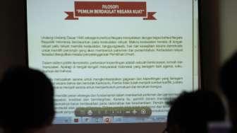 Peluncuran tagline Pilkada 2018 dan Pemilu Serentak 2019 di Media Center KPU RI, Jakarta, Jumat (27/10).