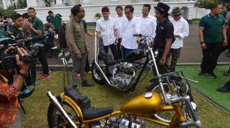 Presiden Joko Widodo menghadiri peringatan Hari Sumpah Pemuda ke-89 di Halaman Istana Bogor, Jawa Barat, Sabtu (28/10).