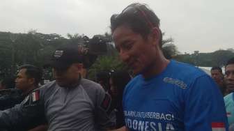 Sandiaga Uno Lari 21 Km Sambil Beramal