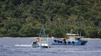 Menteri Susi Kembali Tenggelamkan 17 Kapal Pencuri Ikan di Natuna