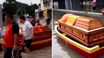 Viral! Video Pemakaman di Tengah Banjir Bandang di Malaysia