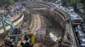 Proyek Underpass Mampang Tertunda