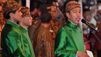 Jokowi: Saya Nikahkan Kahiyang dengan Mas Kawin Alat Salat....