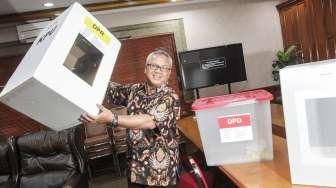 Model baru kotak suara untuk Pemilu 2019 di kantor KPU Pusat, Jakarta, Rabu (15/11).