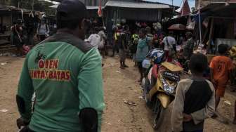 Hari pasar di perbatasan Skouw di Pos Lintas Batas Negara (PLBN) Terpadu Skouw Distrik Muara Tami, Jayapura, Papua, Selasa (14/11).