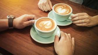 Malah Ambyar! Tutorial Simpel Latte Art Ini Berakhir Bikin Mewek