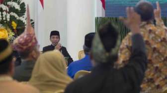 Jokowi Audiensi dengan Kepala Suku