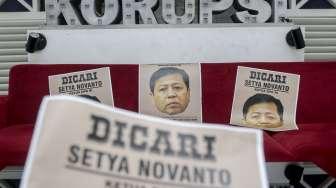 ICW Sebar Poster Setya Novanto