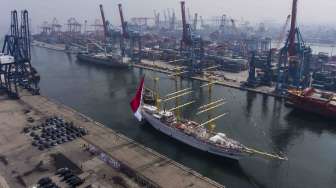 KRI Bima Suci bersiap bersandar di Pelabuhan Tanjung Priok, Jakarta Utara, Kamis (16/11).