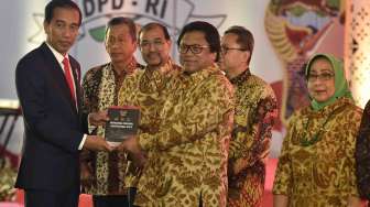 Sarasehan Nasional DPD bertema Mewujudkan Kewajiban Konstitusional DPD, di Kompleks Parlemen, Senayan, Jakarta, Jumat (17/11).