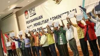 KPU Serahkan Hasil Administrasi Parpol