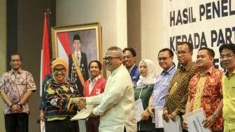 Komisi Pemilihan Umum (KPU) menyampaikan hasil penelitian administrasi Pemilu 2019 kepada perwakilan partai peserta pemilu di gedung KPU Pusat, Jakarta, Jumat (17/11).