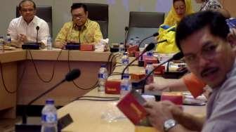 Rapat dewan pakar di Kantor DPP Partai Golkar, Jakarta, Senin (20/11).