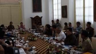 Momen Anies Hampiri JK di Ruang Rapat Istana Bogor