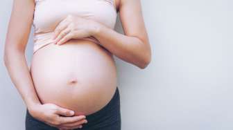 Posisi Bayi Sungsang dalam Kandungan, Bisakah Ibu Melahirkan Normal?